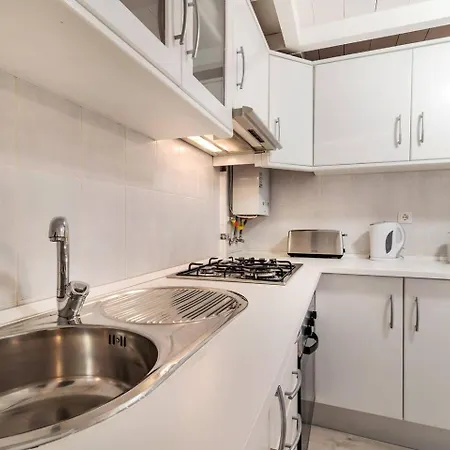 Duplex Lx Factory 2 Bedroom - Patio - Free Parking * Lisbon