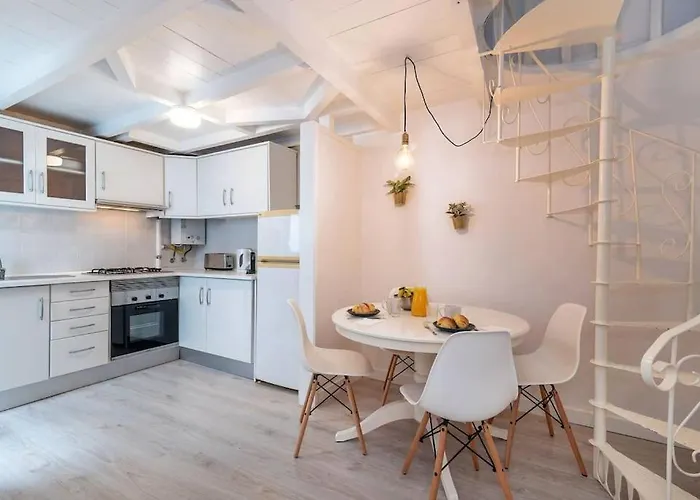 Duplex Lx Factory 2 Bedroom - Patio - Free Parking Lisboa