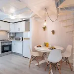 Duplex Lx Factory 2 Bedroom - Patio - Free Parking 리스본